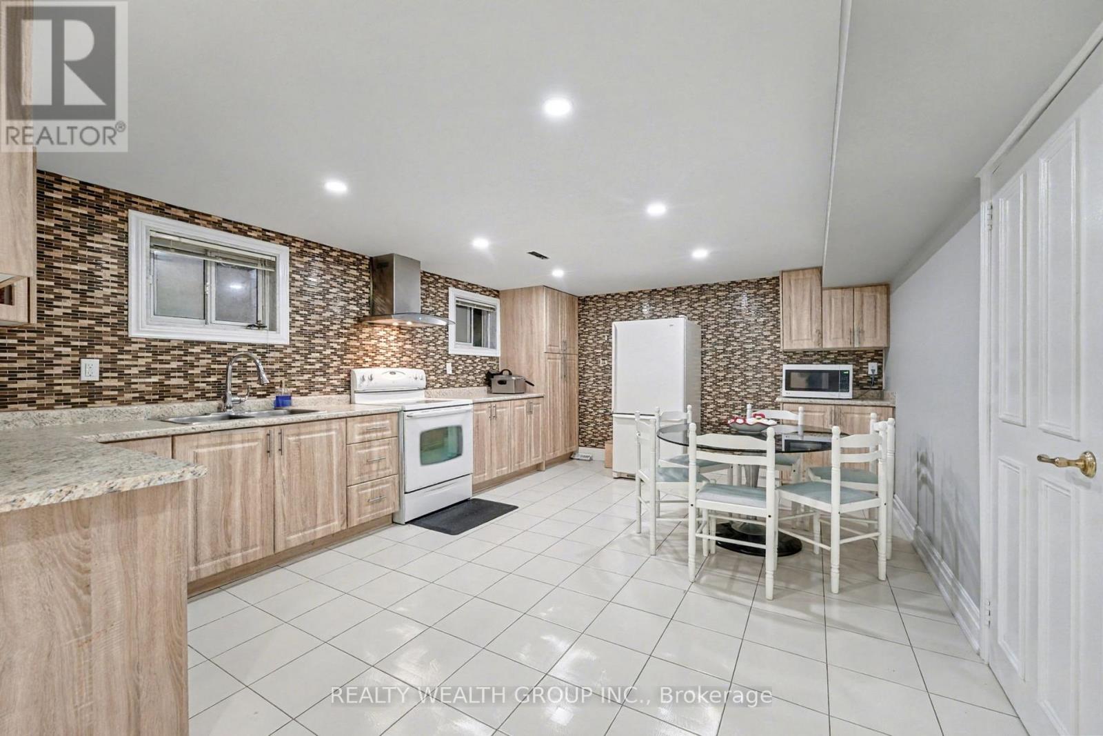 32 Colton Crescent S, Vaughan, Ontario  L4L 3L7 - Photo 34 - N13100922