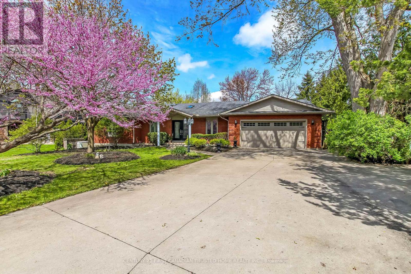 27 CROYDON DRIVE, Middlesex Centre, Ontario