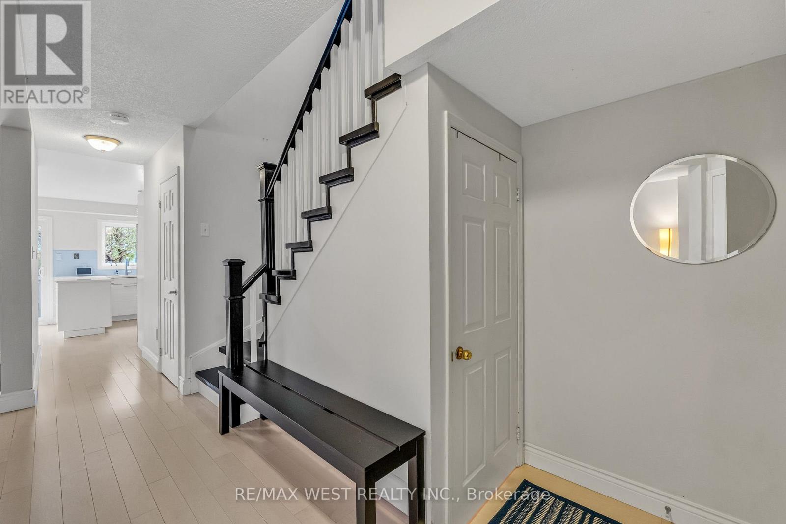 5349 Bullrush Drive, Mississauga, Ontario  L5V 1Z2 - Photo 4 - W13100768
