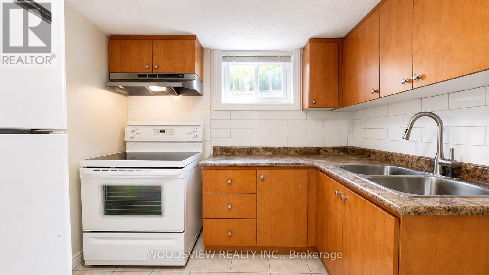 Lower - 58 Lightwood Drive, Toronto, Ontario  M9V 2Z2 - Photo 3 - W13100920