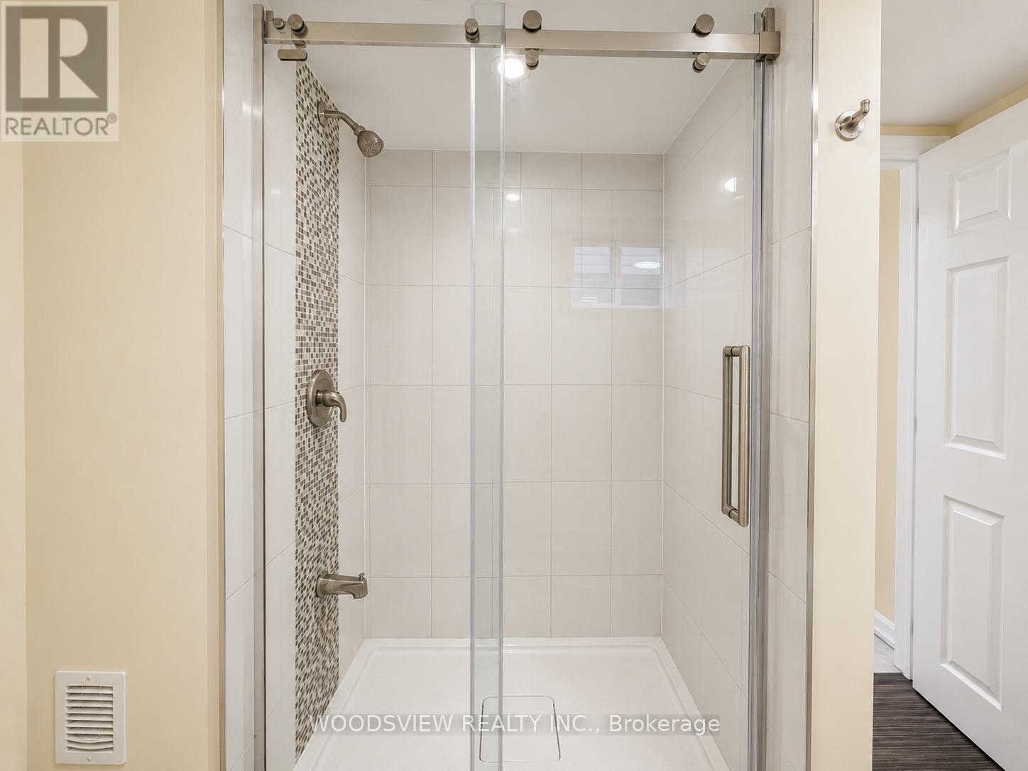 Lower - 58 Lightwood Drive, Toronto, Ontario  M9V 2Z2 - Photo 9 - W13100920