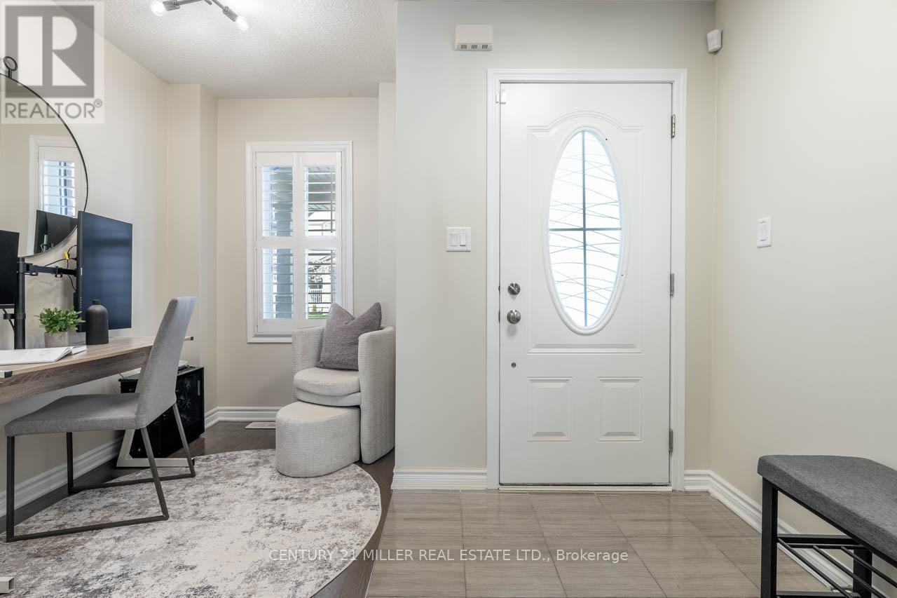292 Gillett Point, Milton, Ontario  L9E 1C6 - Photo 4 - W13100934