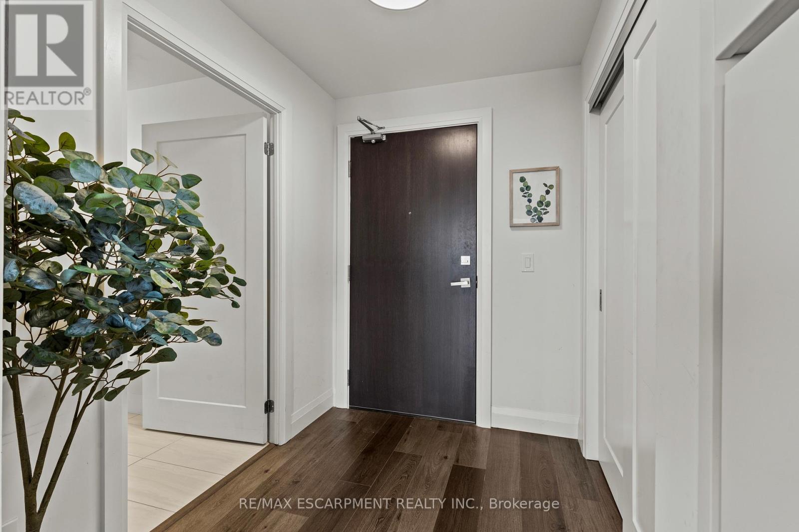 1501 - 500 Brock Avenue, Burlington, Ontario  L7S 0A5 - Photo 4 - W12939204