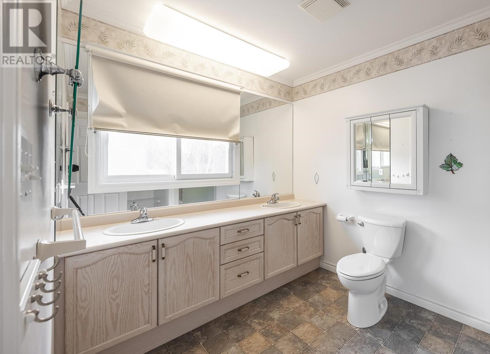93 Queensgate Blvd, Sault Ste. Marie, Ontario P6A 6Y4 - Photo 13 - SM260920