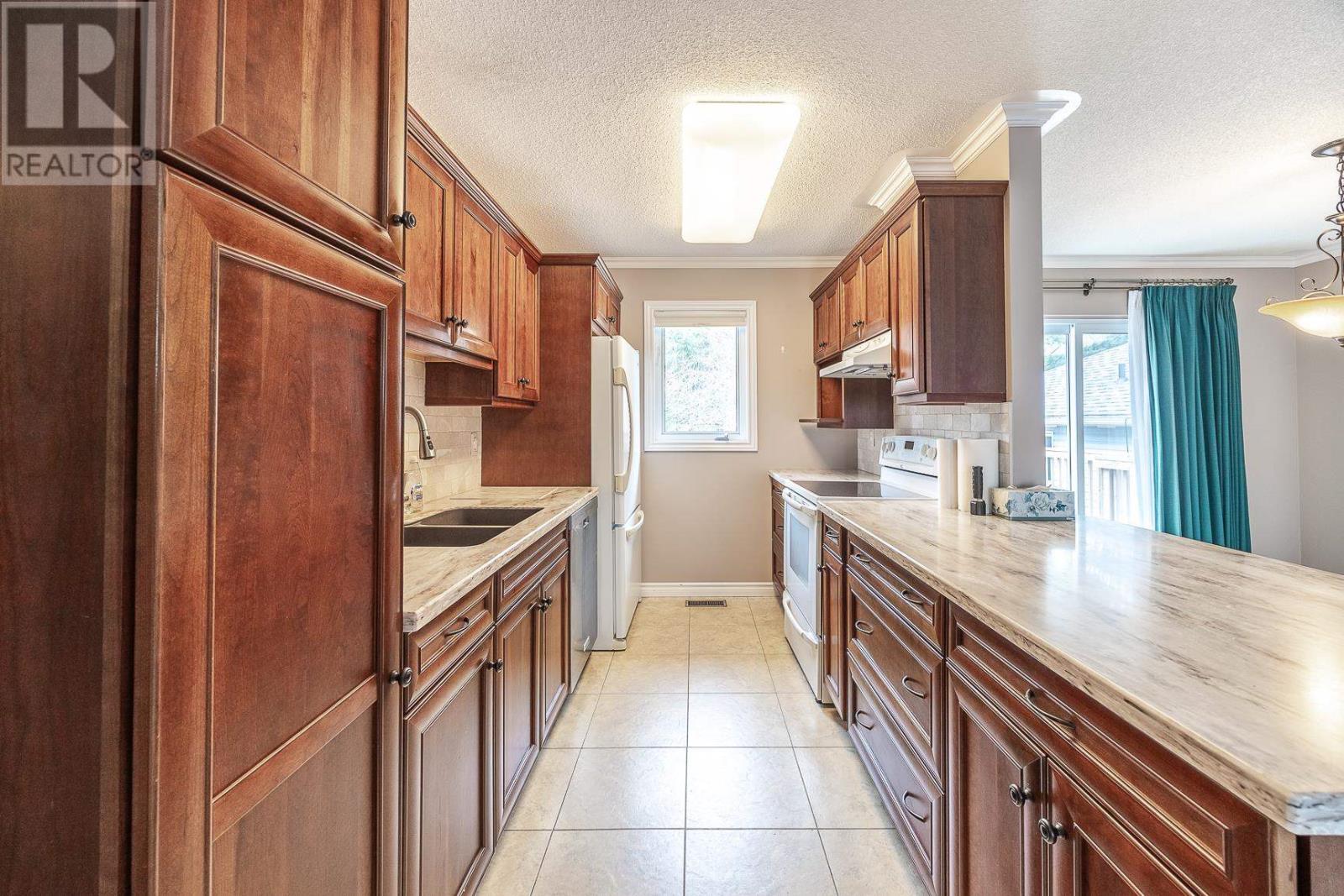 93 Queensgate Blvd, Sault Ste. Marie, Ontario P6A 6Y4 - Photo 6 - SM260920