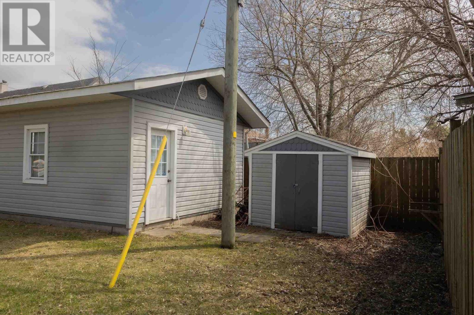 75 Walnut St, Sault Ste. Marie, Ontario  P6B 2E4 - Photo 3 - SM260923