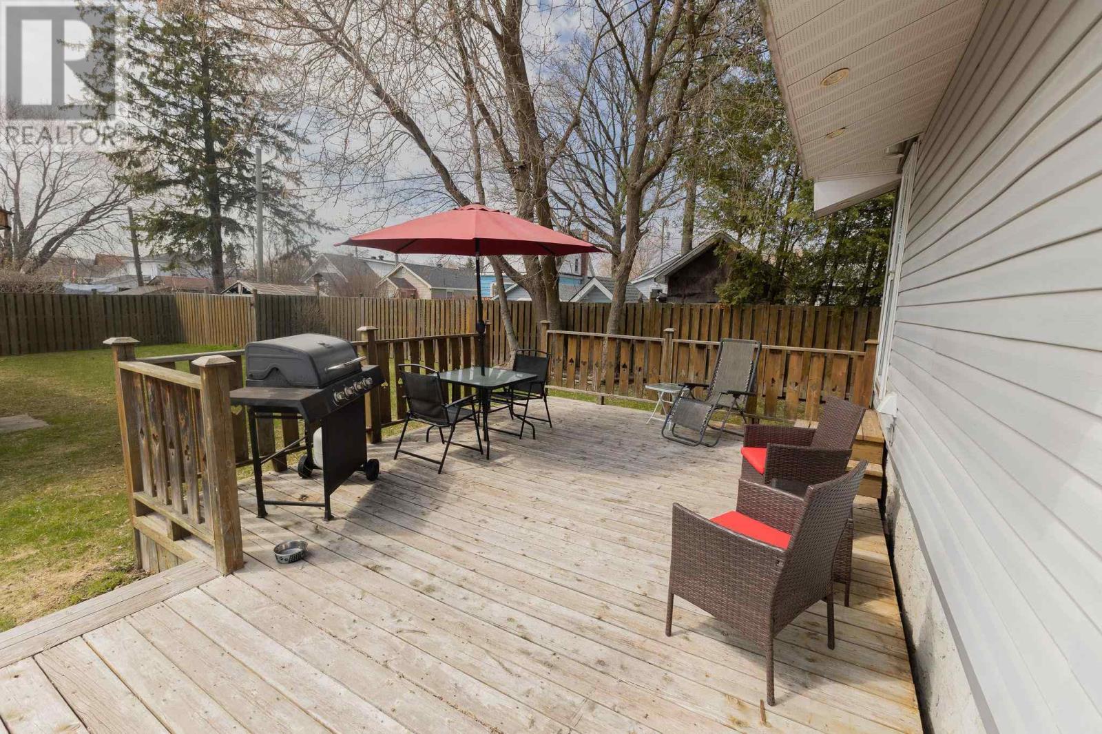 75 Walnut St, Sault Ste. Marie, Ontario  P6B 2E4 - Photo 7 - SM260923