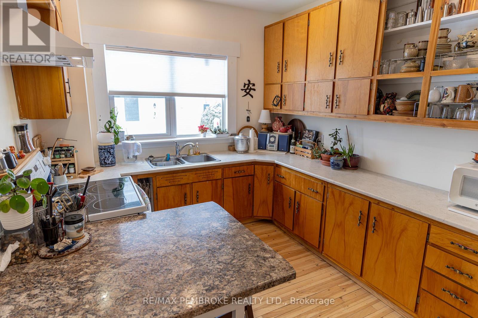 563 Perth Street, Pembroke, Ontario  K8A 6B7 - Photo 6 - X12889648