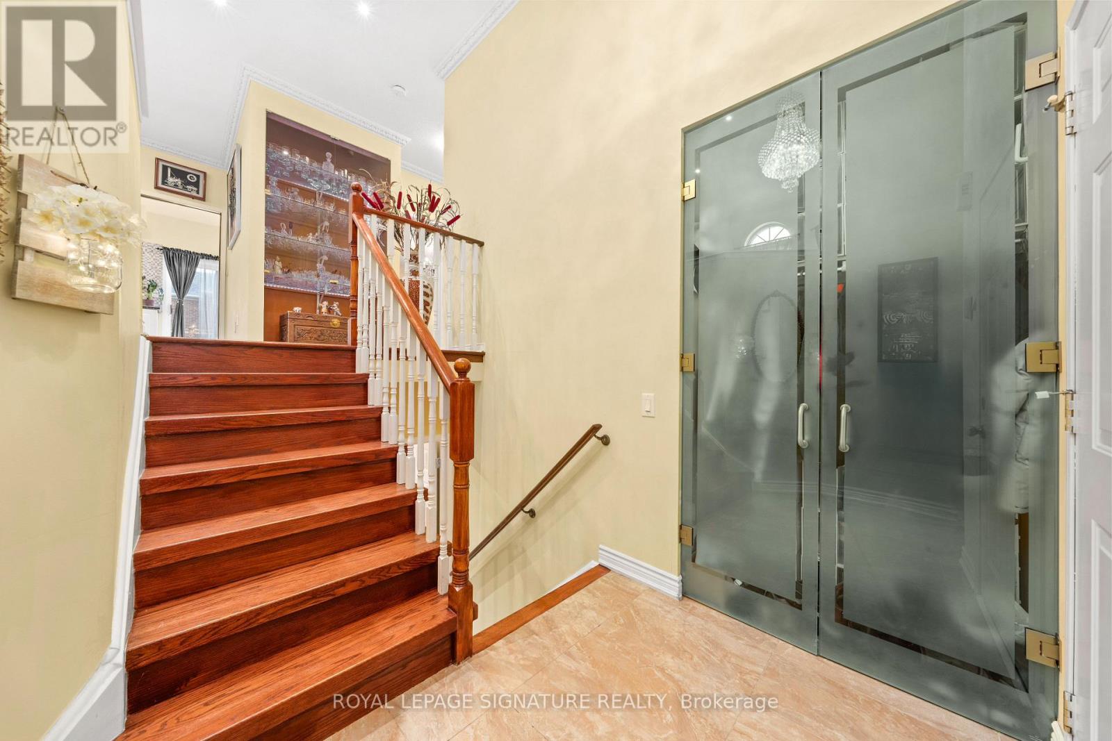 687 Twain Avenue, Mississauga, Ontario  L5W 1K7 - Photo 9 - W13078634