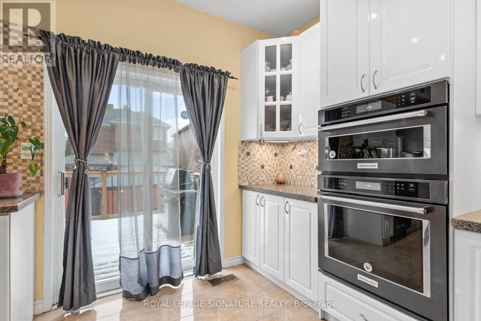 687 Twain Avenue, Mississauga, Ontario  L5W 1K7 - Photo 17 - W13078634