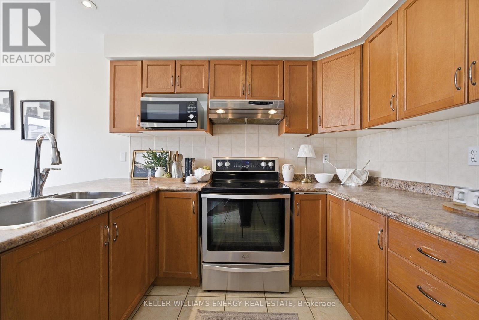 590 Brasswinds Trail, Oshawa, Ontario  L1K 2Z2 - Photo 4 - E13101066