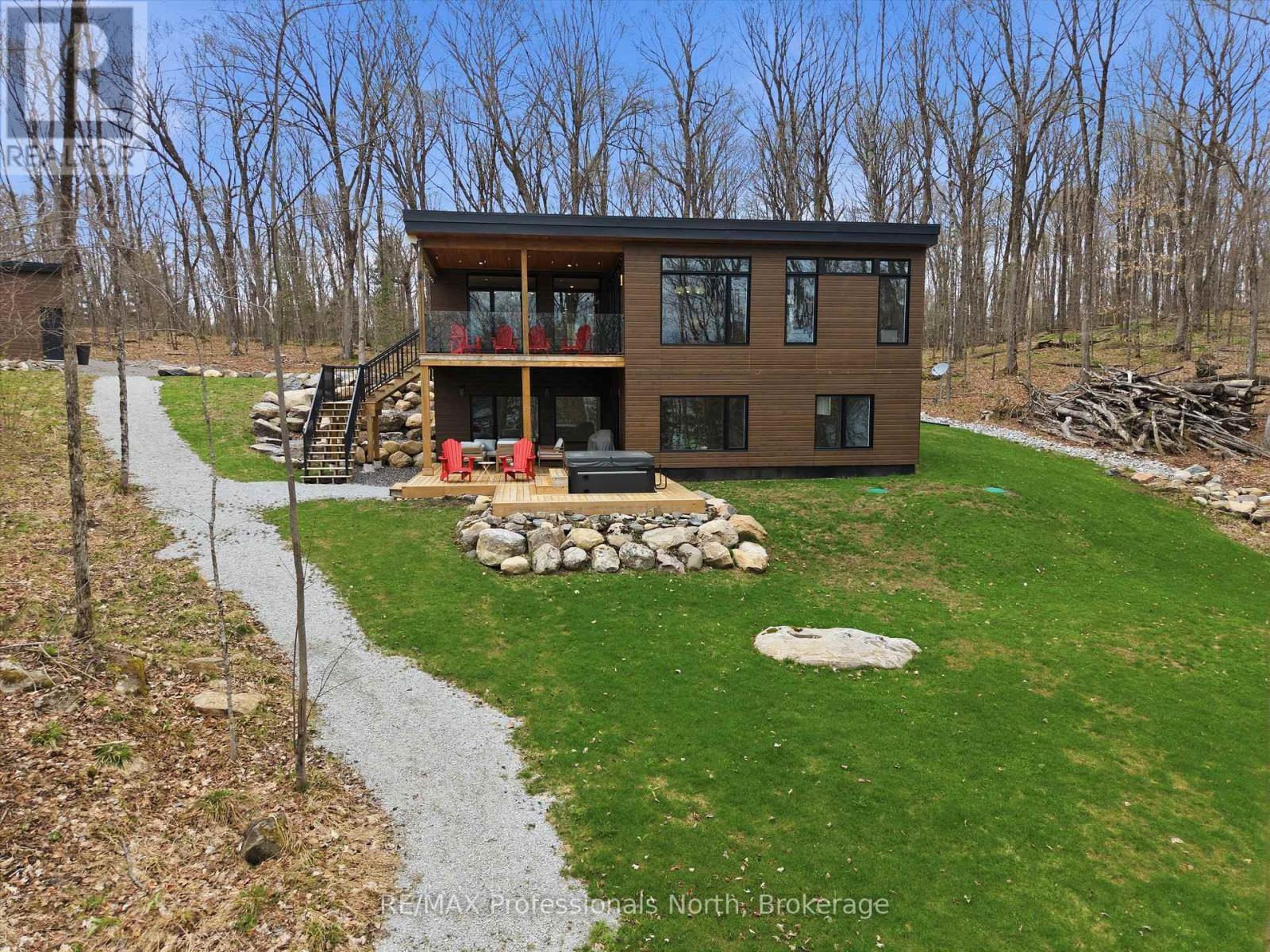1011 OLD COTTAGE ROAD, Bracebridge, Ontario