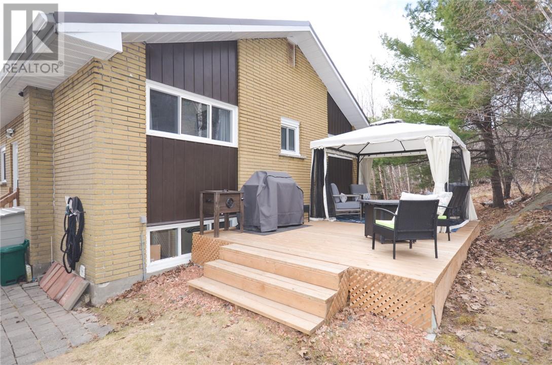895 Brookfield Avenue, Sudbury, Ontario  P3A 4K3 - Photo 2 - 2127628