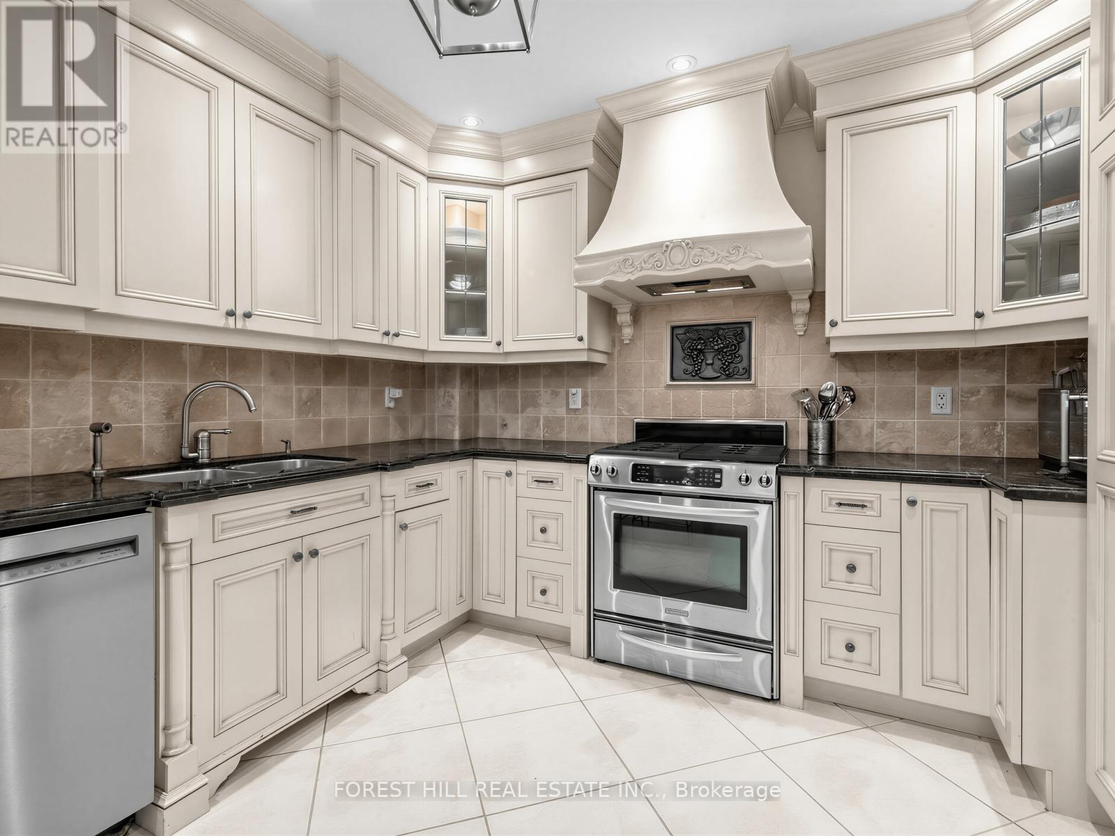 31 Latimer Avenue, Toronto (Lawrence Park South), Ontario  M5N 2M1 - Photo 18 - C13101042