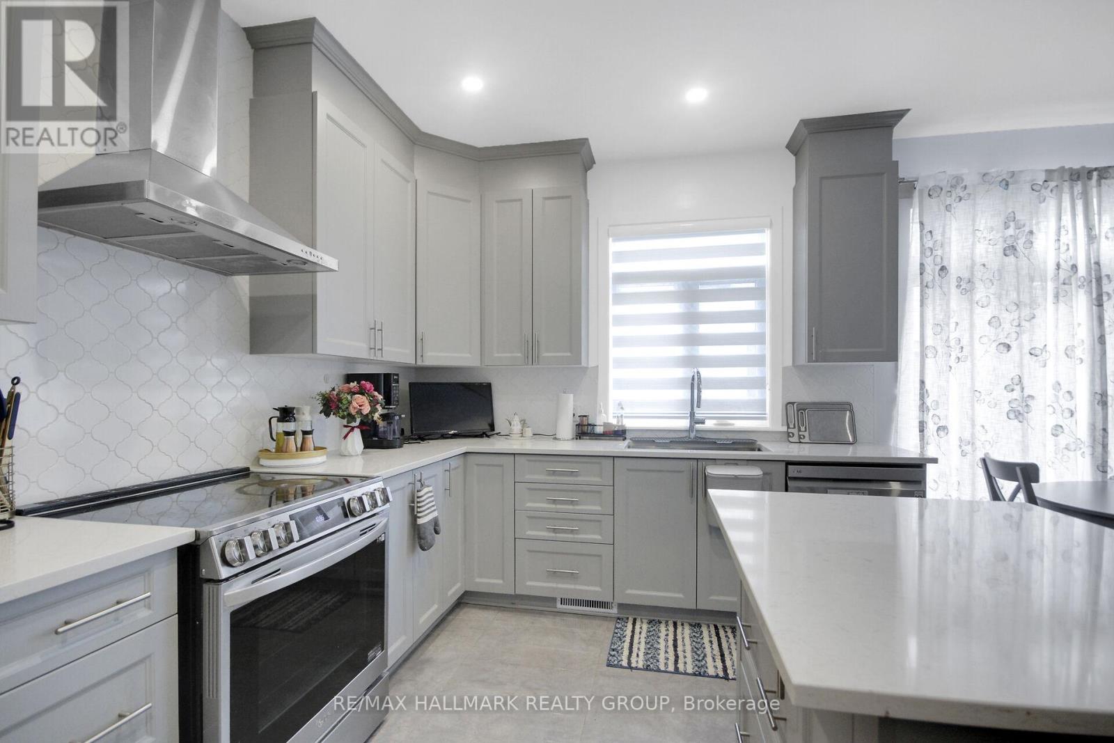 568 Bobolink Ridge, Ottawa, Ontario  K2S 2P4 - Photo 12 - X13101068