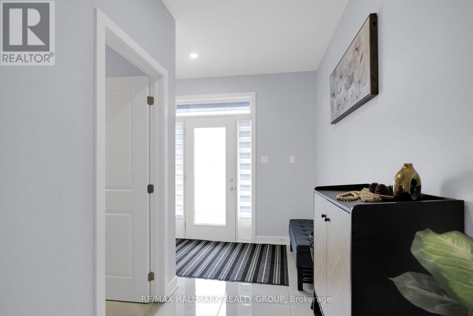 568 Bobolink Ridge, Ottawa, Ontario  K2S 2P4 - Photo 2 - X13101068