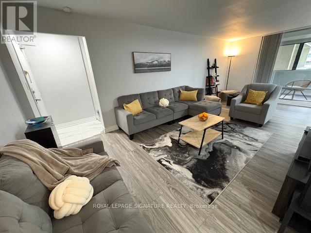1701 - 5 Massey Square, Toronto, Ontario  M4C 5L6 - Photo 5 - E13100980