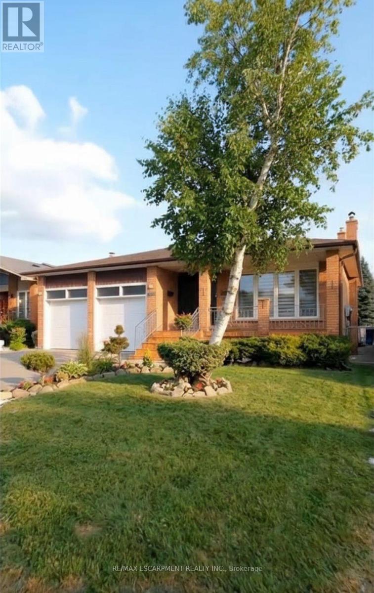 1400 Bough Beeches Boulevard, Mississauga, Ontario  L4W 3B5 - Photo 2 - W12899728