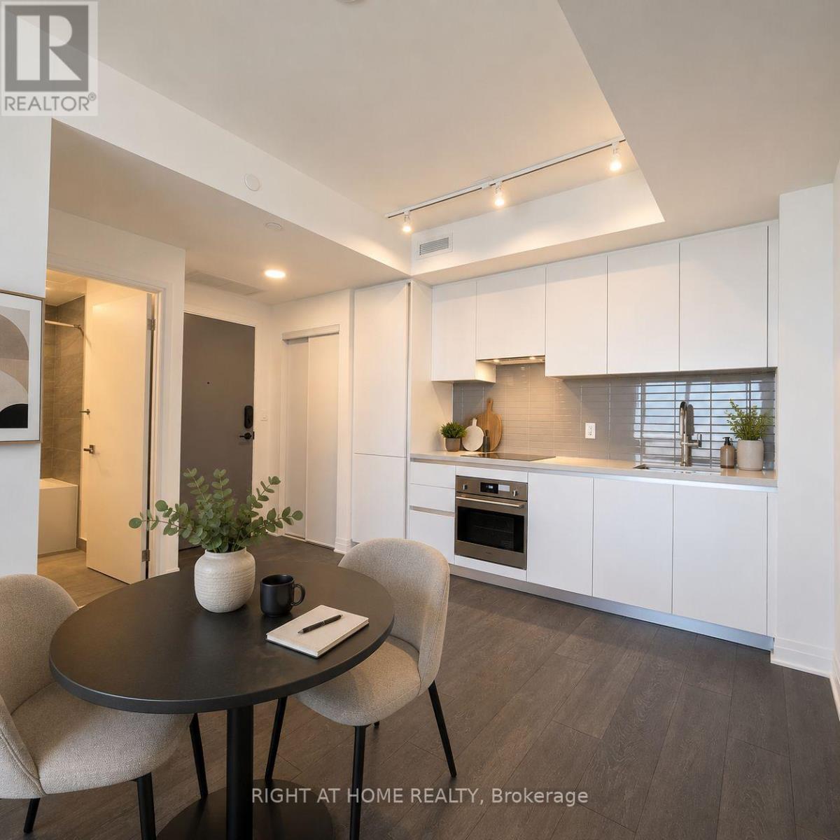 5201 - 4015 The Exchange, Mississauga, Ontario  L5B 0N9 - Photo 3 - W13088020