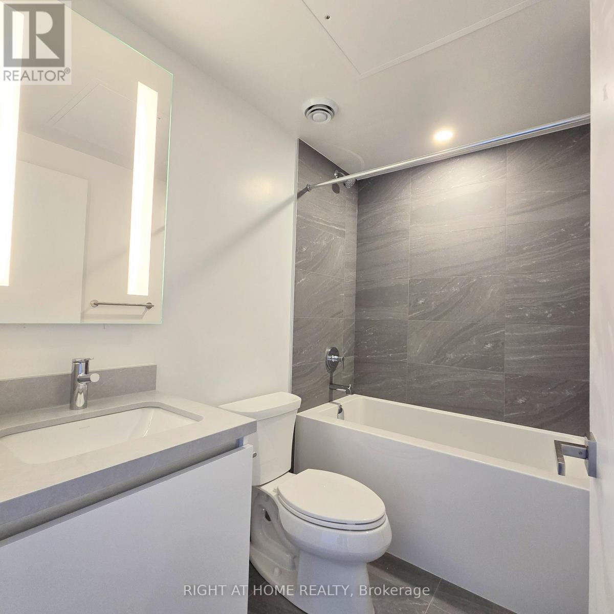 5201 - 4015 The Exchange, Mississauga, Ontario  L5B 0N9 - Photo 6 - W13088020