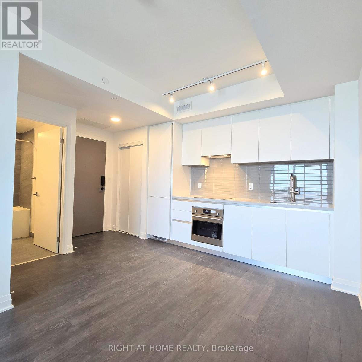 5201 - 4015 The Exchange, Mississauga, Ontario  L5B 0N9 - Photo 4 - W13088020