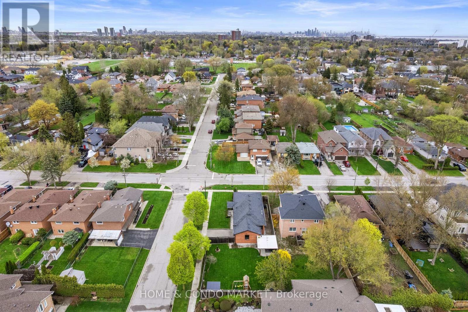 1392 Northmount Avenue, Mississauga, Ontario  L5E 1Y5 - Photo 47 - W13099568