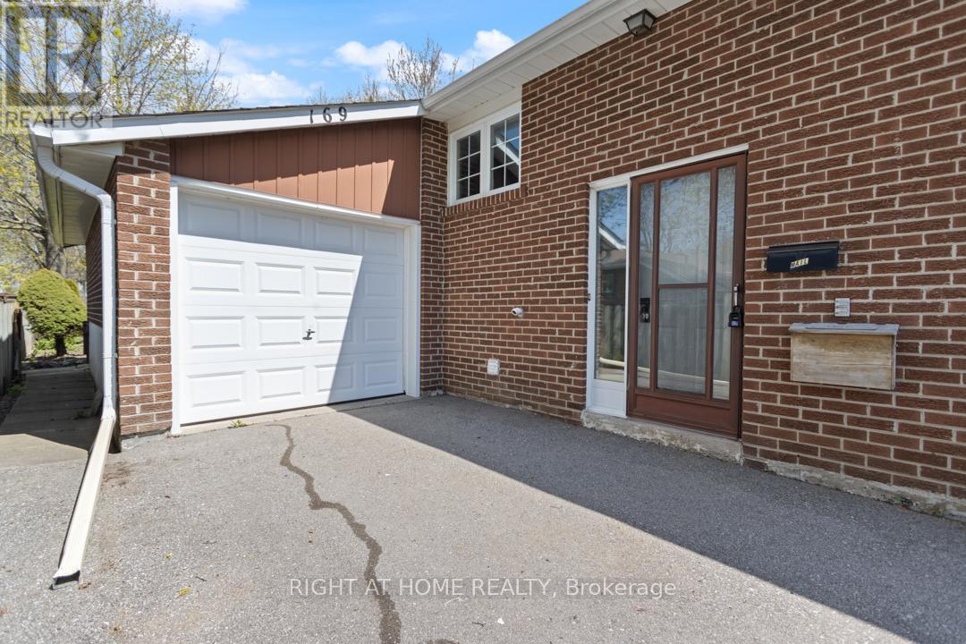 169 William Roe Boulevard, Newmarket, Ontario  L3Y 1B4 - Photo 4 - N13101076