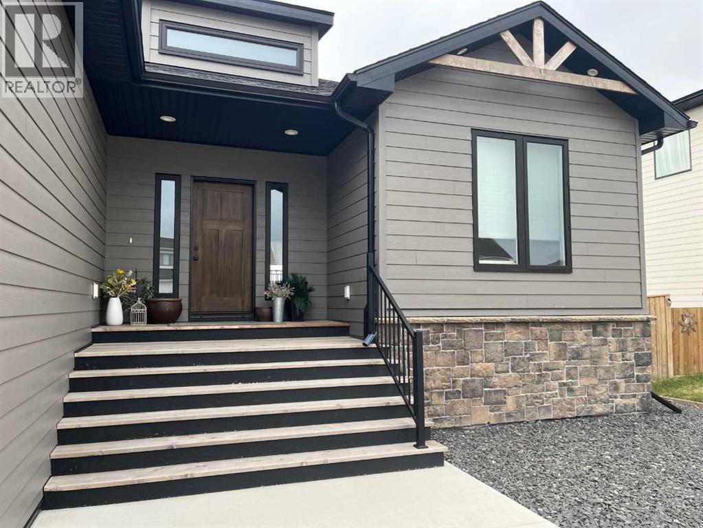 340 Church Avenue, Raymond, Alberta  T0K 2S0 - Photo 2 - A2301456