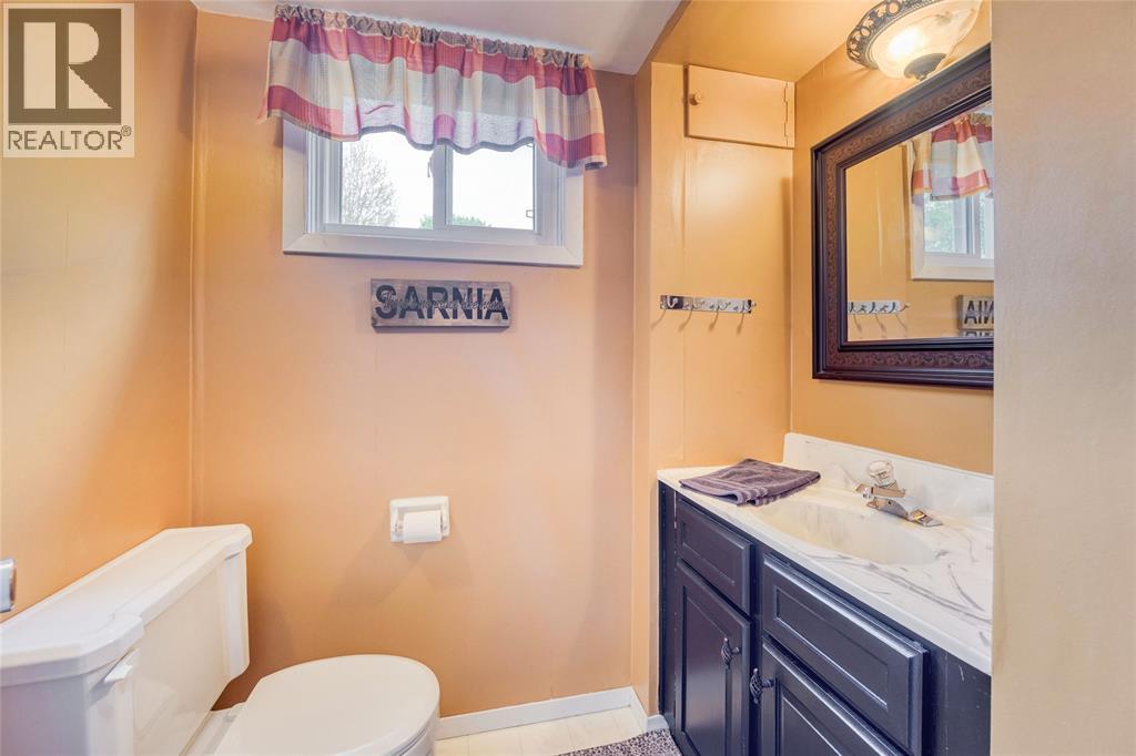 1044 Cathcart Boulevard, Sarnia, Ontario  N7S 2H2 - Photo 29 - 26010171