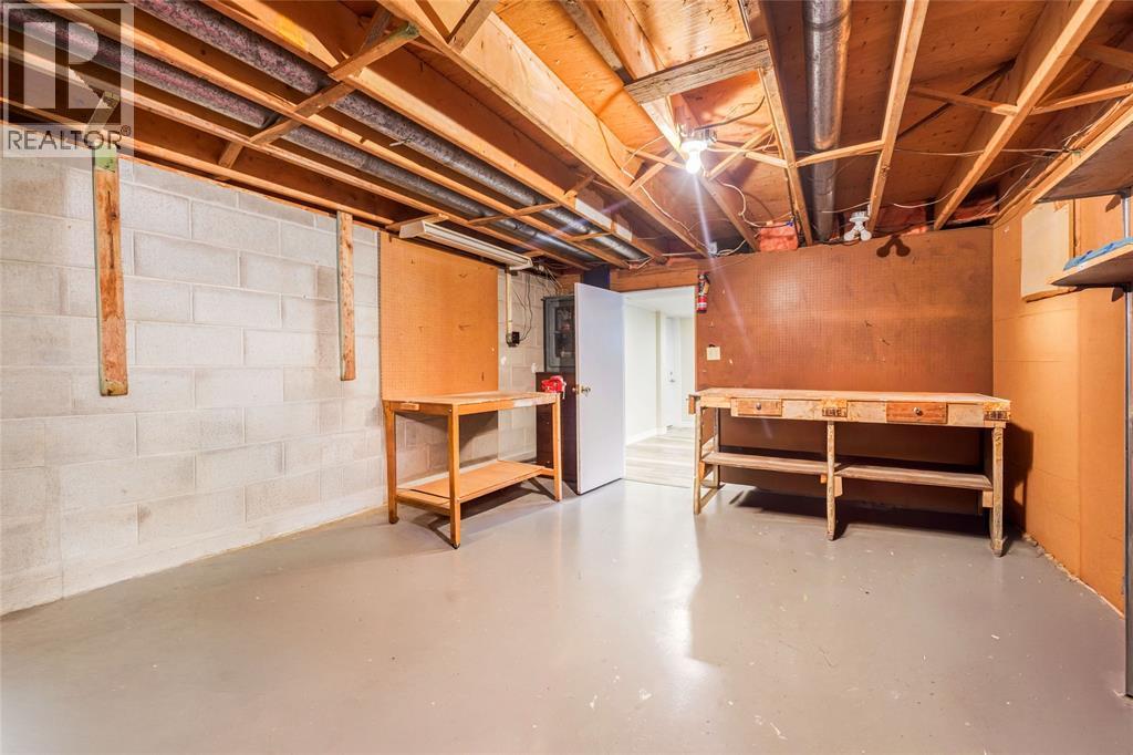1044 Cathcart Boulevard, Sarnia, Ontario  N7S 2H2 - Photo 38 - 26010171