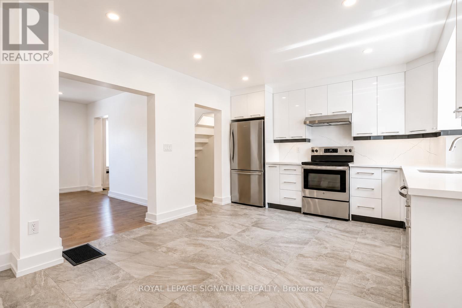 3 Jillson Avenue, Toronto (Runnymede-Bloor West Village), Ontario  M6S 2P3 - Photo 7 - W13100956