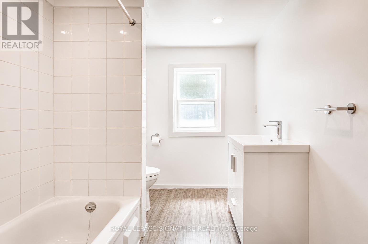 3 Jillson Avenue, Toronto (Runnymede-Bloor West Village), Ontario  M6S 2P3 - Photo 9 - W13100956