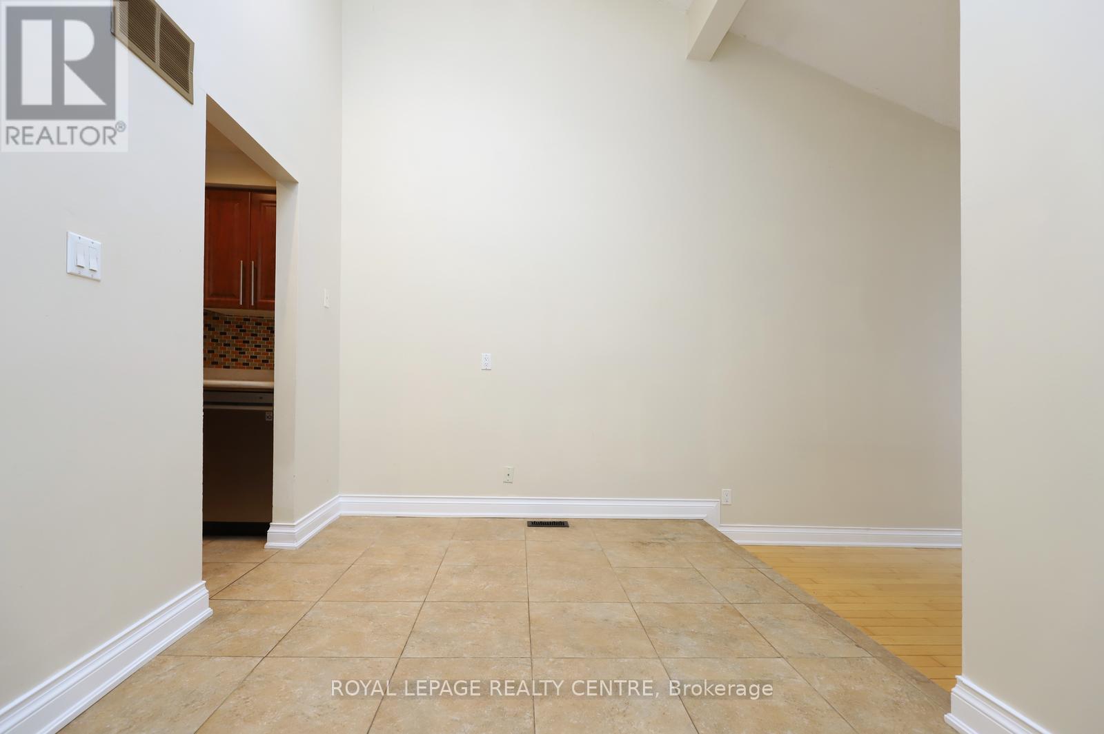 16 - 1021 Cedarglen Gate, Mississauga, Ontario  L5C 3A7 - Photo 10 - W13101030