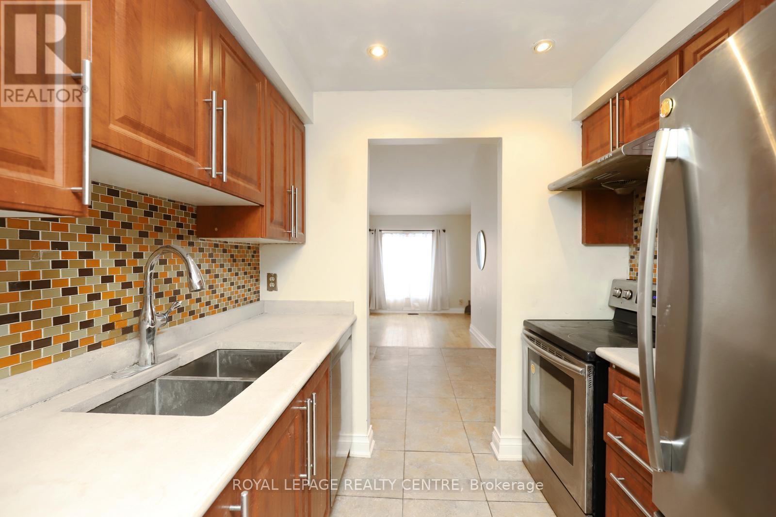 16 - 1021 Cedarglen Gate, Mississauga, Ontario  L5C 3A7 - Photo 15 - W13101030