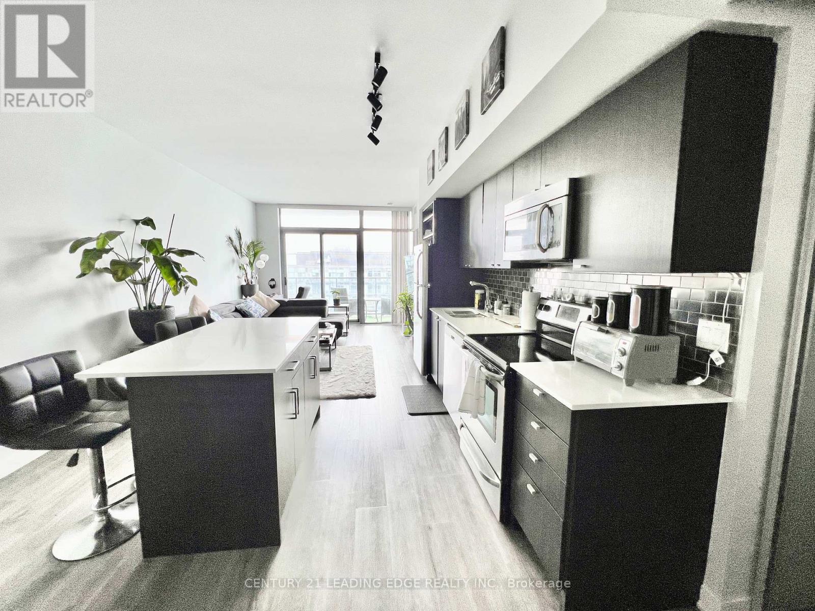 3015 - 105 The Queensway, Toronto (High Park-Swansea), Ontario  M6S 5B5 - Photo 4 - W13101058
