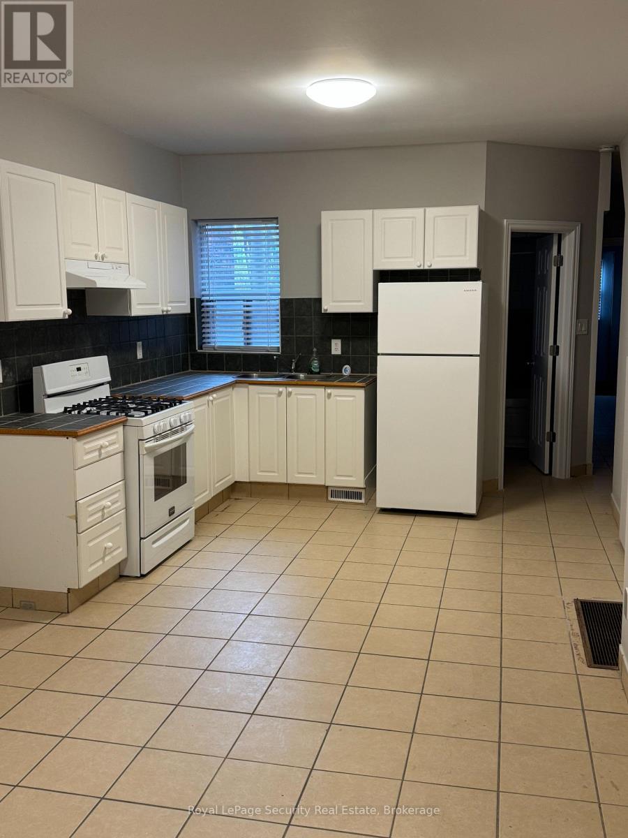 Main - 1136 Dufferin Street, Toronto, Ontario  M6H 4B6 - Photo 3 - W13101088