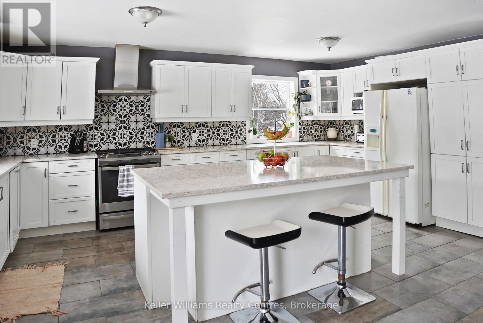 27 Pine Tree Drive, South Bruce Peninsula, Ontario  N0H 1P0 - Photo 18 - X12630506