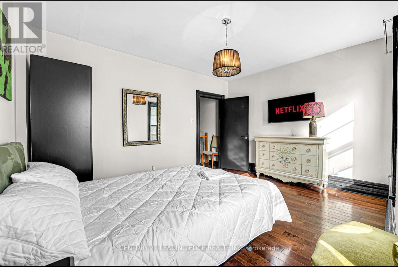 2 Monteith Street, Toronto, Ontario  M4Y 1K7 - Photo 11 - C13099606