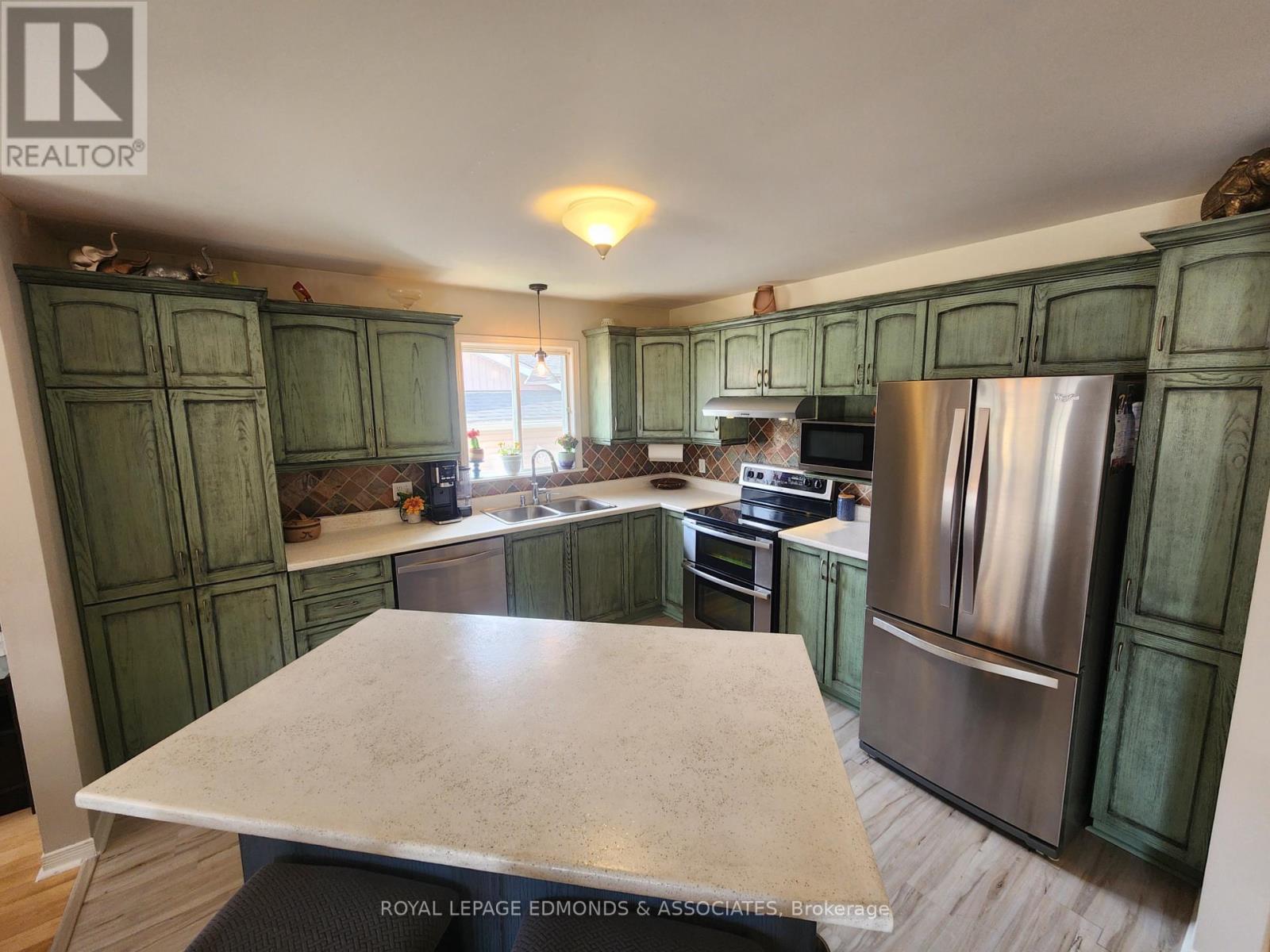 34 Bayshore Drive, Petawawa, Ontario  K8H 3R7 - Photo 11 - X12976596