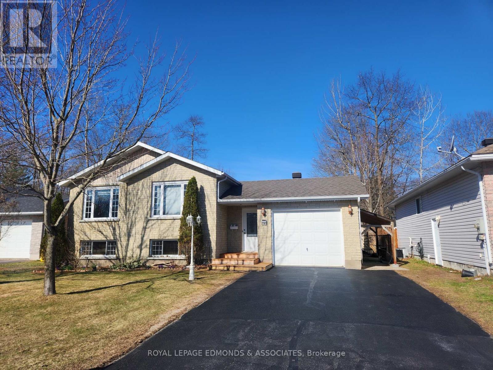 34 Bayshore Drive, Petawawa, Ontario  K8H 3R7 - Photo 3 - X12976596