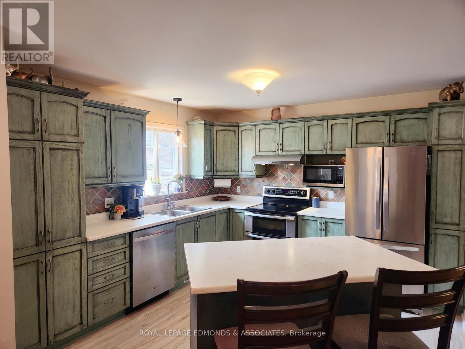 34 Bayshore Drive, Petawawa, Ontario  K8H 3R7 - Photo 9 - X12976596