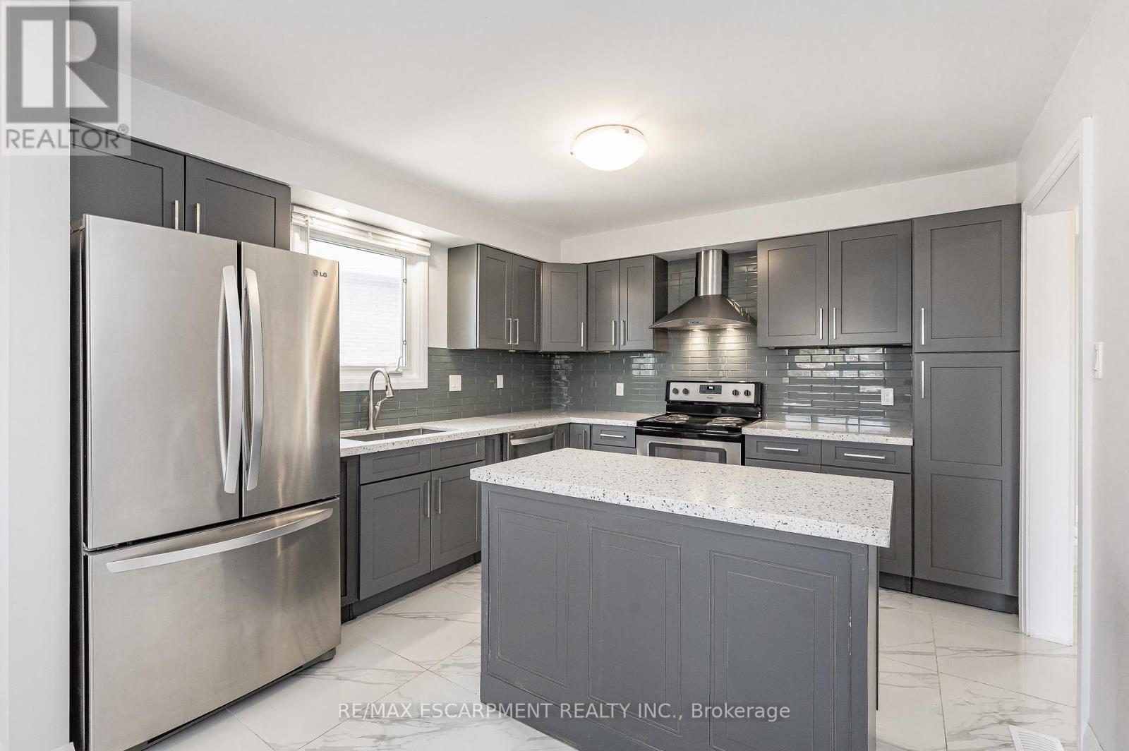 3 Benemar Court, Hamilton, Ontario  L8W 2R1 - Photo 2 - X13100988