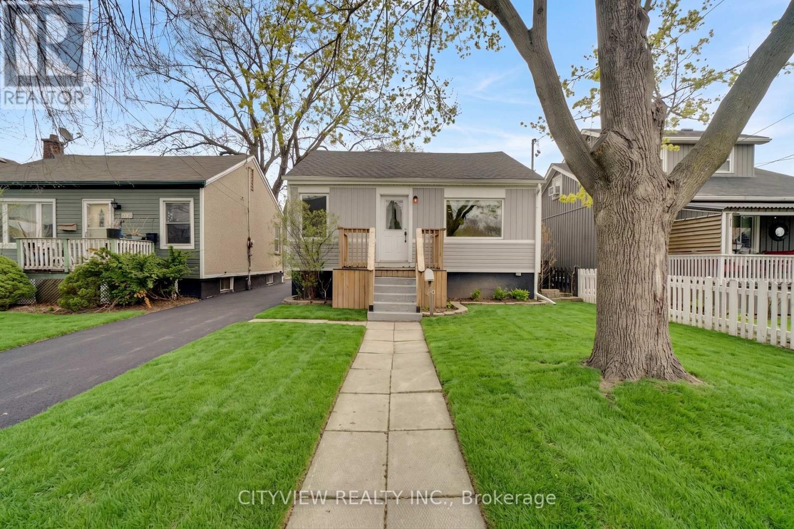 76 Stapleton Avenue, Hamilton, Ontario  L8H 3N6 - Photo 1 - X13101084