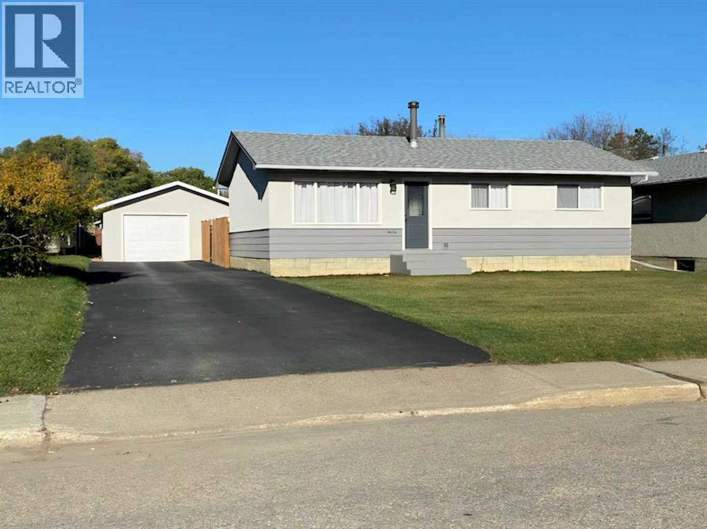 9606 84 Avenue, Peace River, Alberta  T8S 1A6 - Photo 1 - A2308771