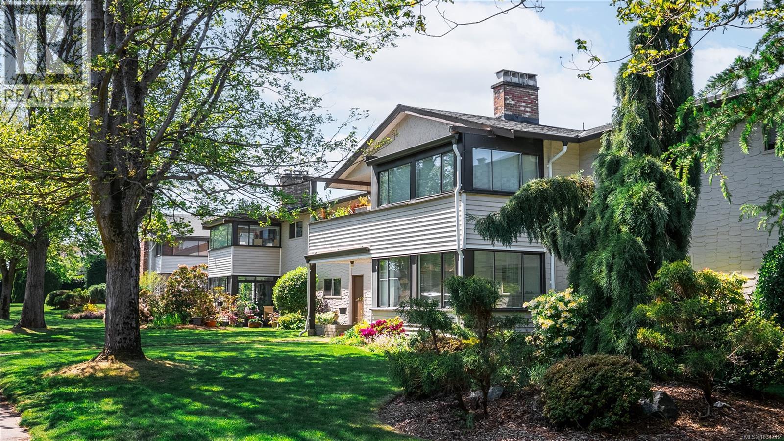403 3170 Irma St, Victoria, British Columbia  V9A 1S8 - Photo 1 - 1034712