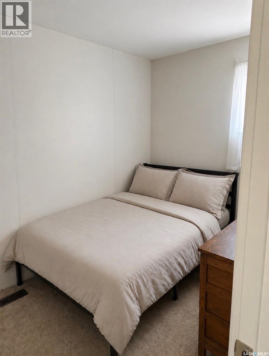 731 W 1st Street, Weekes, Saskatchewan  S0E 1V0 - Photo 5 - SK035324