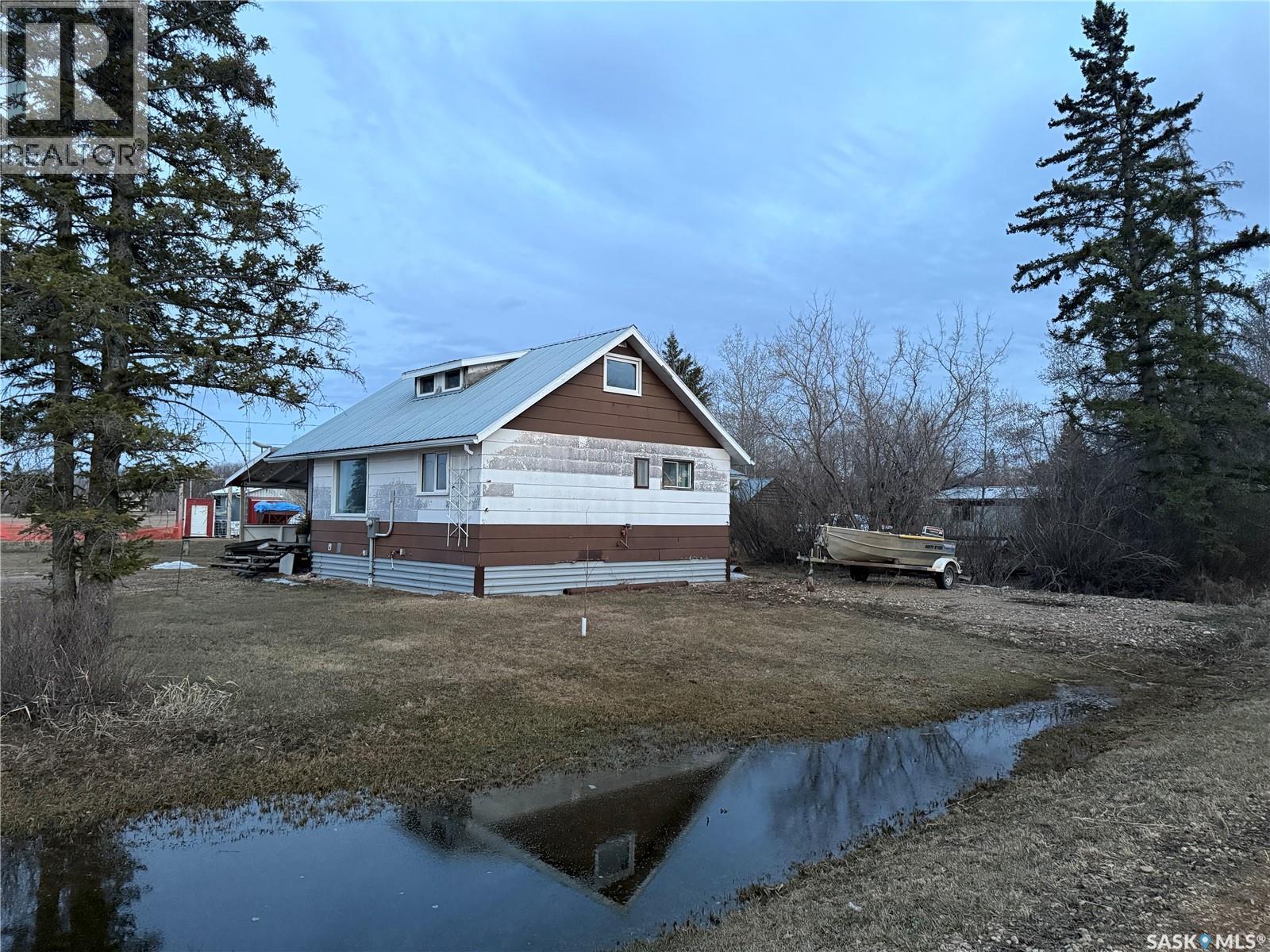 731 W 1st Street, Weekes, Saskatchewan  S0E 1V0 - Photo 2 - SK035324