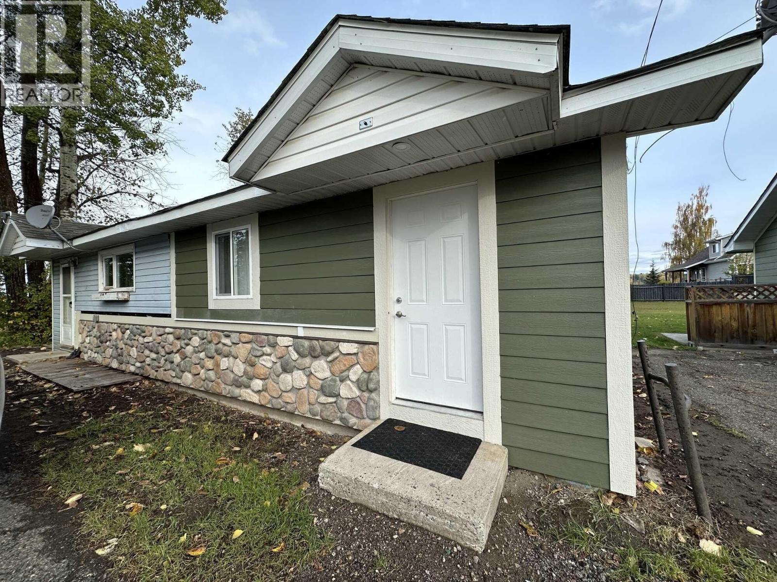 371 W Douglas Street, Vanderhoof, British Columbia  V0J 0A8 - Photo 2 - R3121253