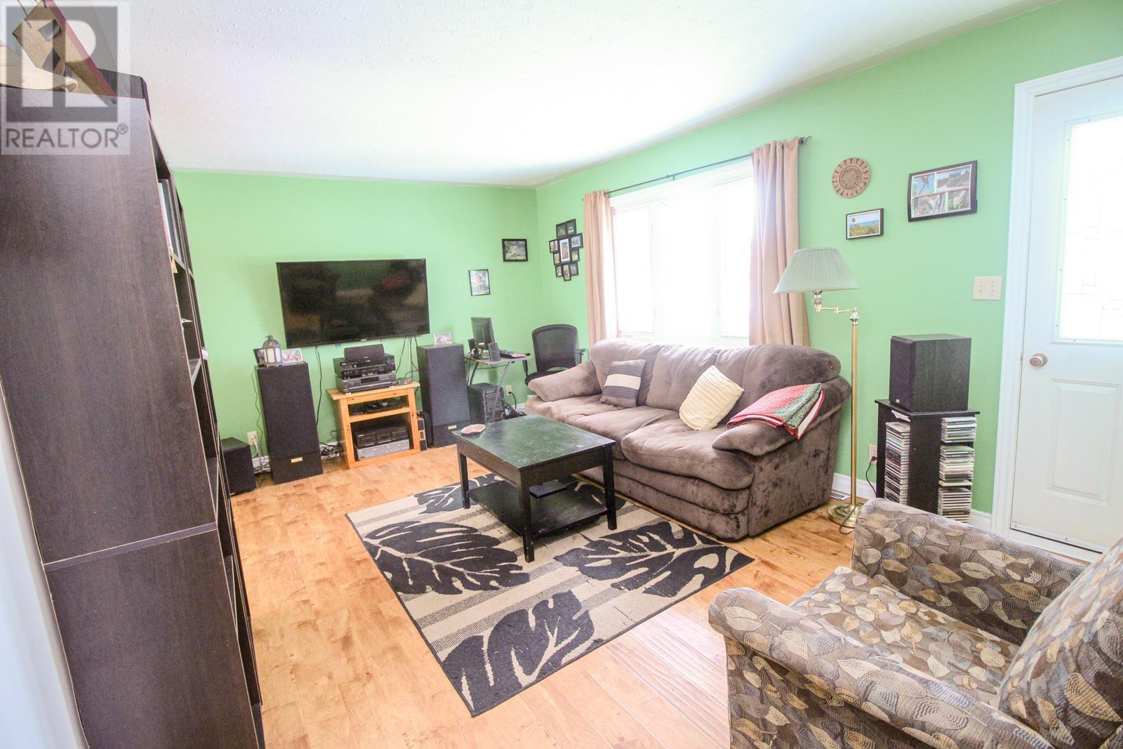 39 Lawson Ave, Sault Ste. Marie, Ontario  P6B 4E8 - Photo 5 - SM260813