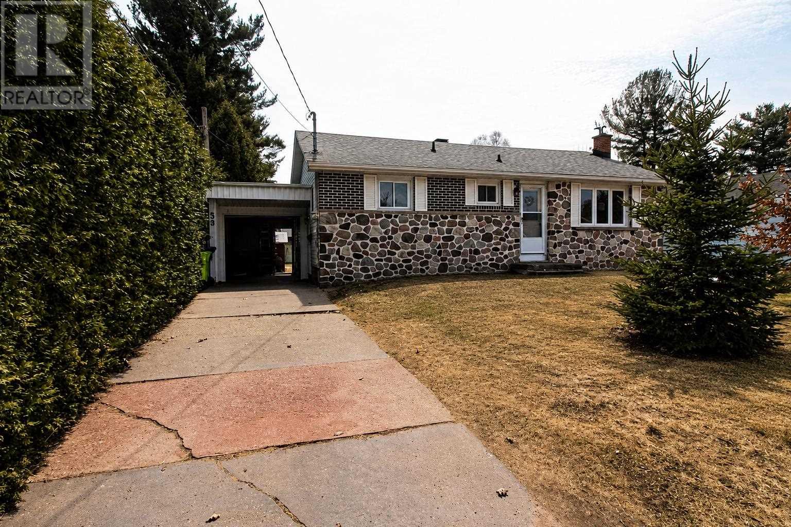 39 Lawson Ave, Sault Ste. Marie, Ontario  P6B 4E8 - Photo 2 - SM260813